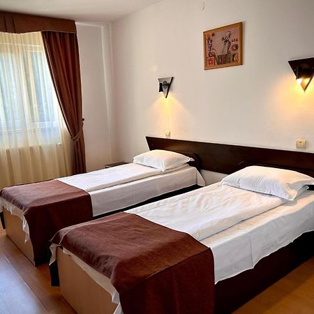 Hotel Levisticum Бакеу Екстер'єр фото