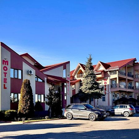 Hotel Levisticum Бакеу Екстер'єр фото