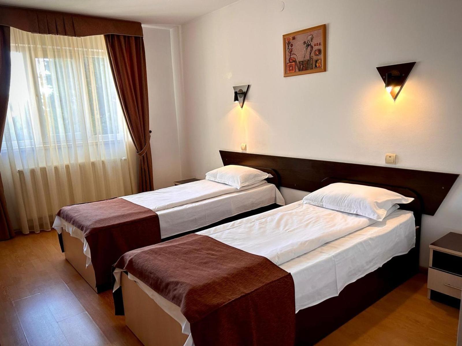 Hotel Levisticum Бакеу Екстер'єр фото