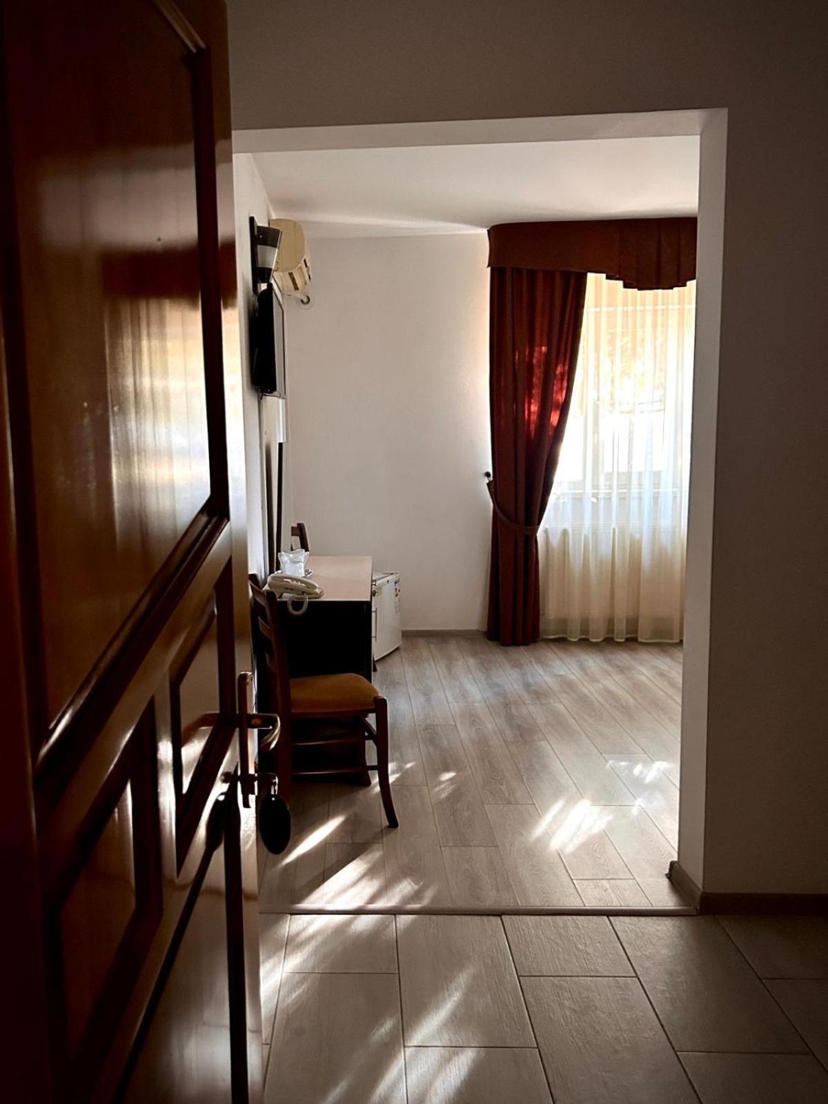 Hotel Levisticum Бакеу Екстер'єр фото