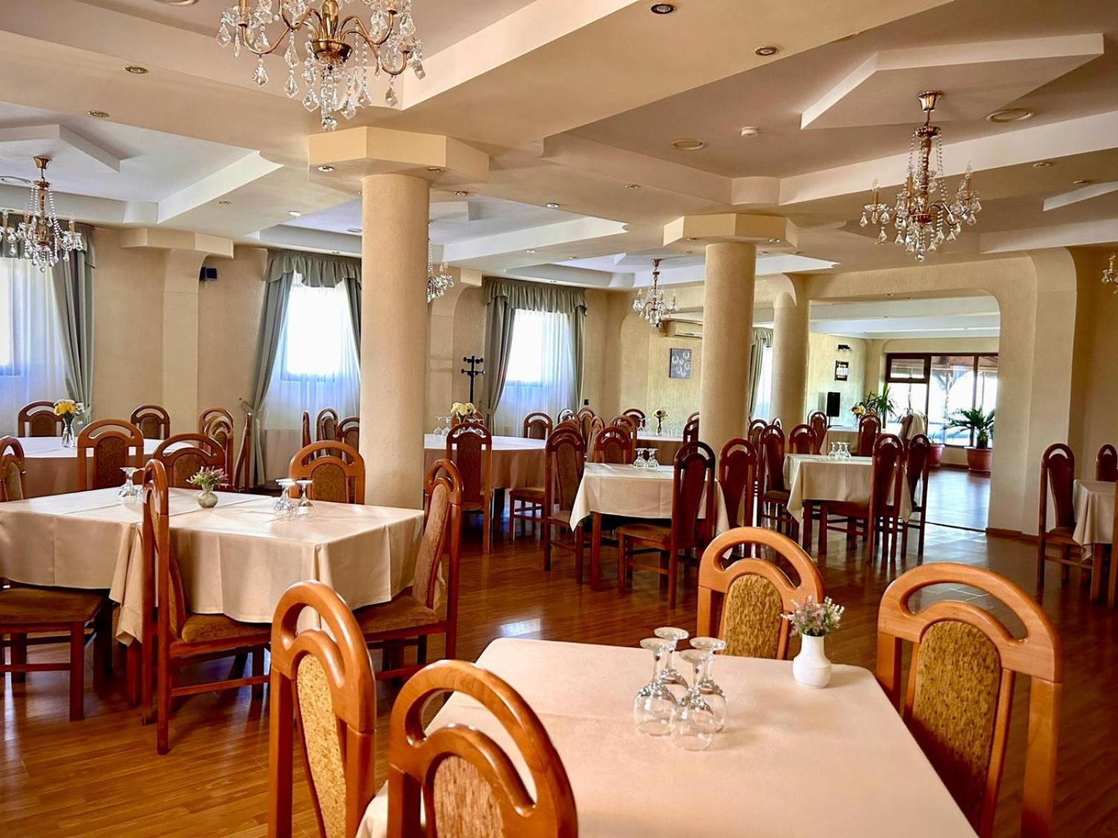 Hotel Levisticum Бакеу Екстер'єр фото