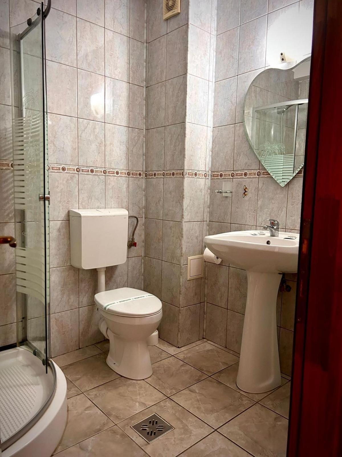 Hotel Levisticum Бакеу Екстер'єр фото
